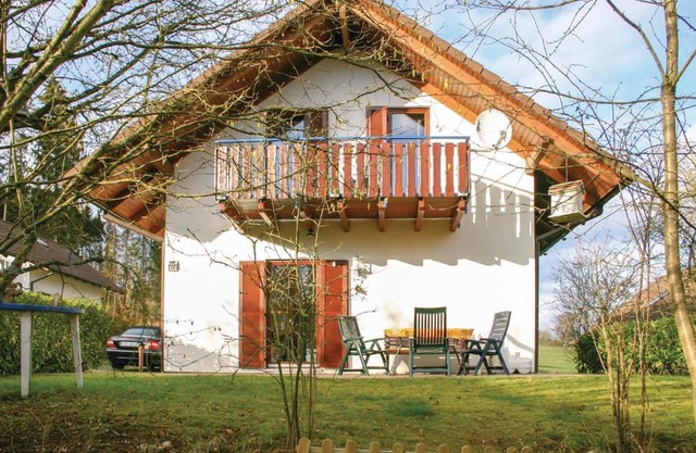 Stunning home in Kirchheim with 4 Bedrooms and WiFi