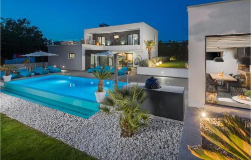 Stunning Home In Sivati