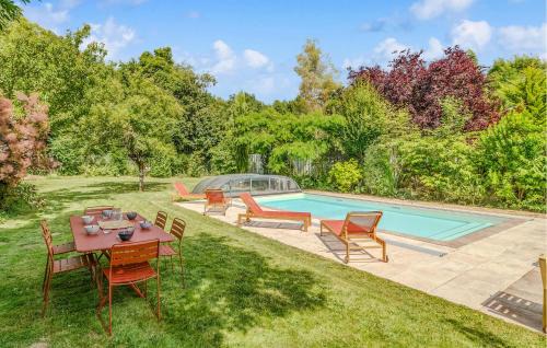 Stunning Home In Surgeres