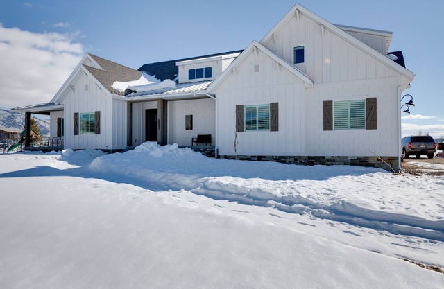 Stunning Home w/Hot Tub ~ 15 Mi to Park City!