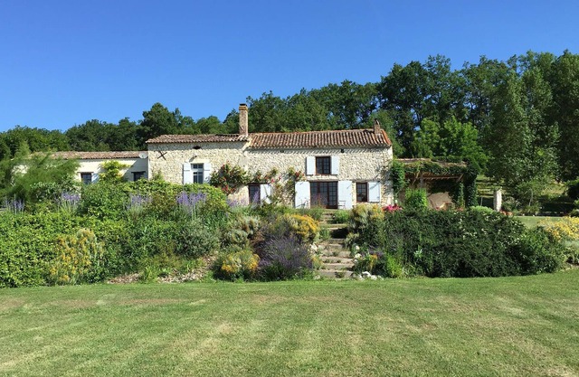 Stunning house with pool for up to 14 people near Bergerac