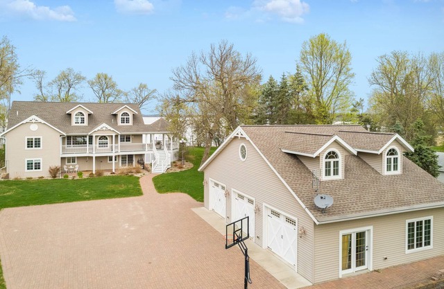 Stunning lake home, luxurious year around vacations for all ages.