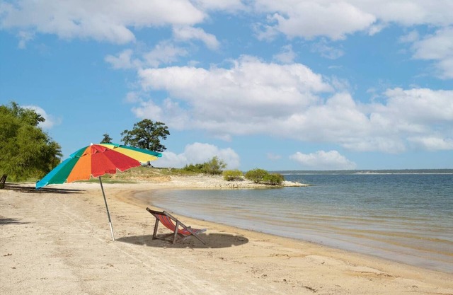 Stunning Lake House 4Bdm w/Sandy Beach Access