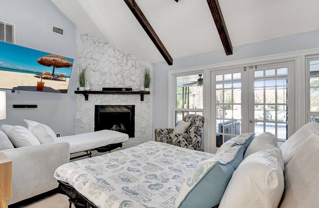 Stunning Lake House w/Heated Pool + Ping Pong!
