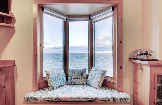 Stunning Lake View guest rooms at Jackson Point (Boathouse)