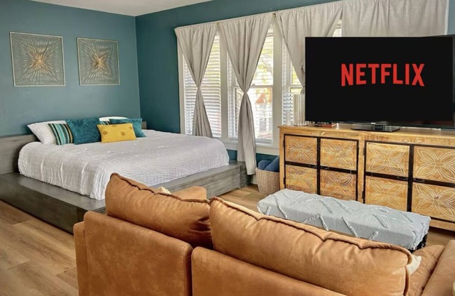 Stunning loft, Downtown Sherman, washer/dryer, WiFi,
