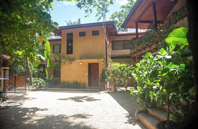 Stunning Luxury Home - Walk to Beach - 11-14 guests