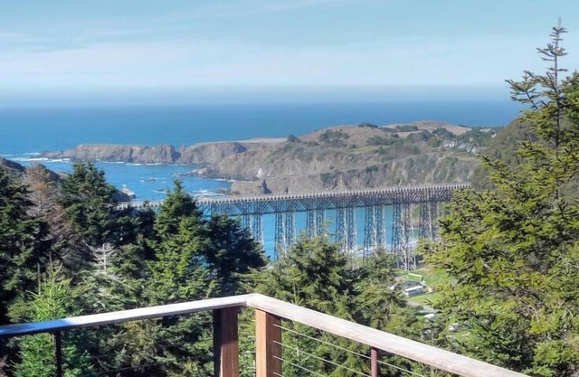Stunning Mendocino Coast Views!