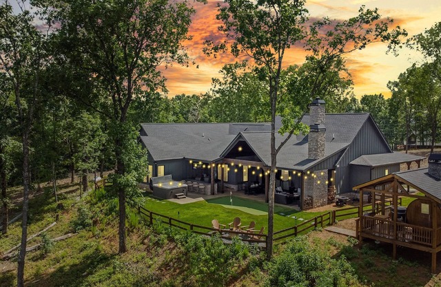 Stunning Mtn Views + Hot Tub + Sauna + Game Room