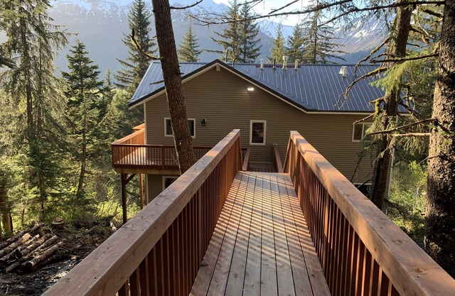 Stunning New Girdwood Home Minutes from Alyeska