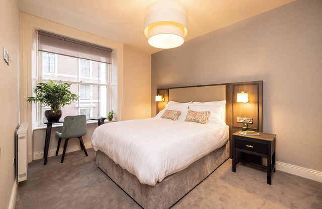 Stunning Newly Refurbed 2-Bed City Apartment Amazing Location