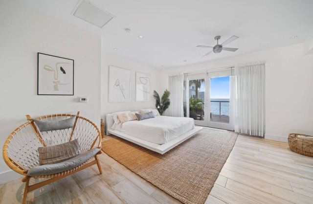 Stunning Ocean Front 2-bedroom condo + office minutes away from Seven Mile Beach