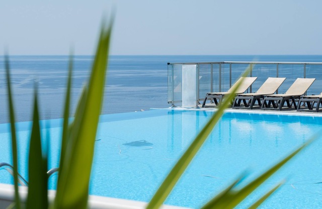 Stunning -Ocèane-pool,sea view,close to Monaco!