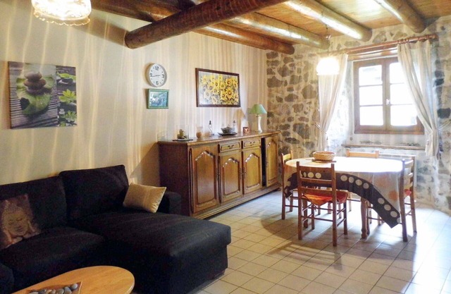 Stunning private villa for 6 guests with WIFI, TV, terrace, pets allowed and parking