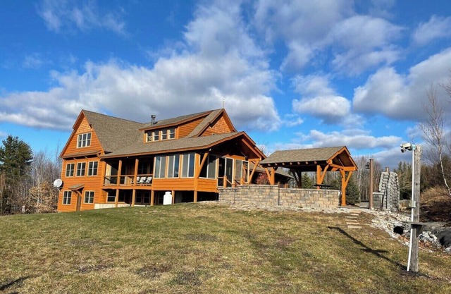 Stunning Peak Foliage Views, Fire Pit, Fireplace & More - Sky View