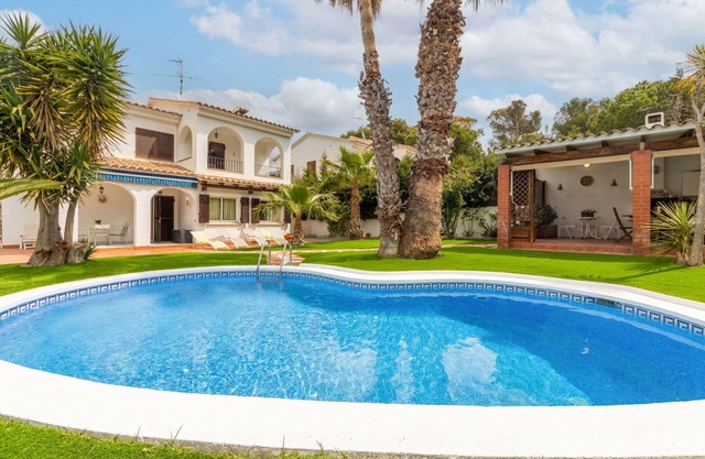 Stunning private villa for 6 people with WIFI, private pool, TV, terrace and parking