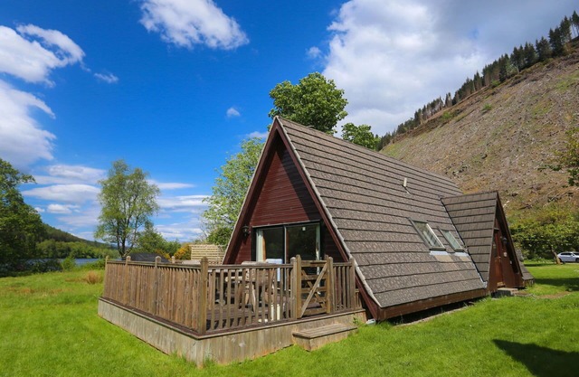 Stunning private villa for 6 guests with WIFI, TV, terrace, pets allowed, panoramic view and par.