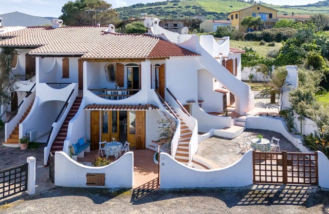 Stunning private villa for 10 people with WIFI, A/C, TV, patio and parking