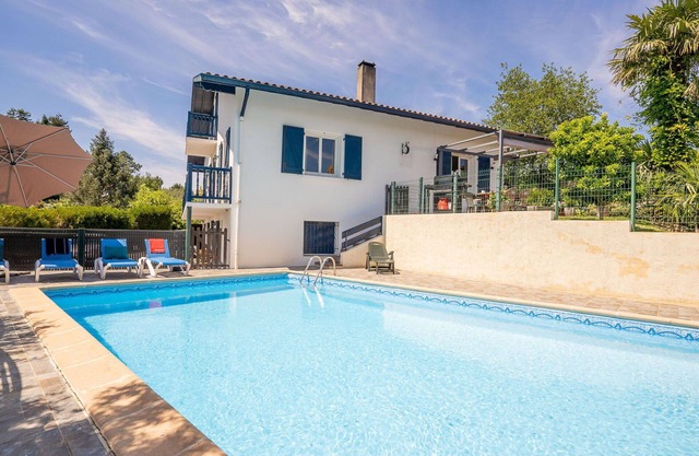 Stunning private villa for 8 people with private pool, WIFI, TV, terrace, pets allowed and parking