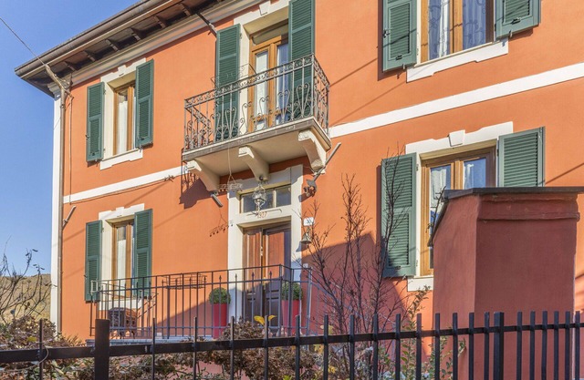 Stunning private villa for 6 people with WIFI, hot tub, TV, balcony and panoramic view