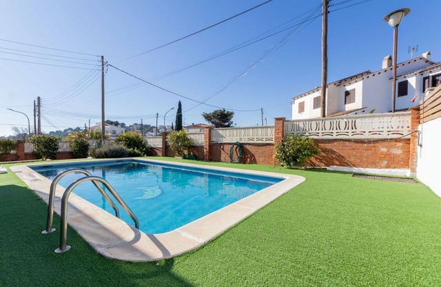 Stunning private villa for 12 people with A/C, WIFI, private pool, TV, patio and pets allowed