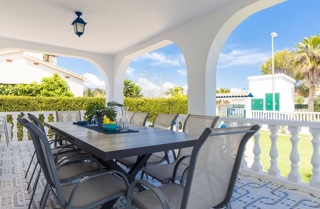 Stunning private villa for 8 guests with private pool, WIFI, A/C, TV, patio and parking