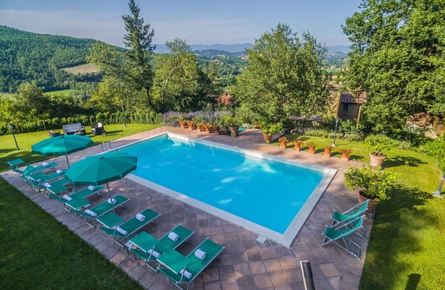 Stunning private villa with hot tub, WIFI, A/C, private pool, TV, patio, panoramic view and park.