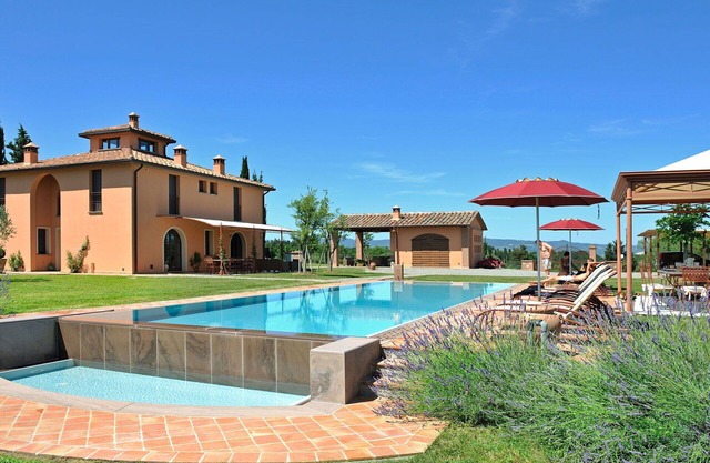 Stunning private villa for 8 guests with WIFI, private pool, A/C, TV and pets allowed