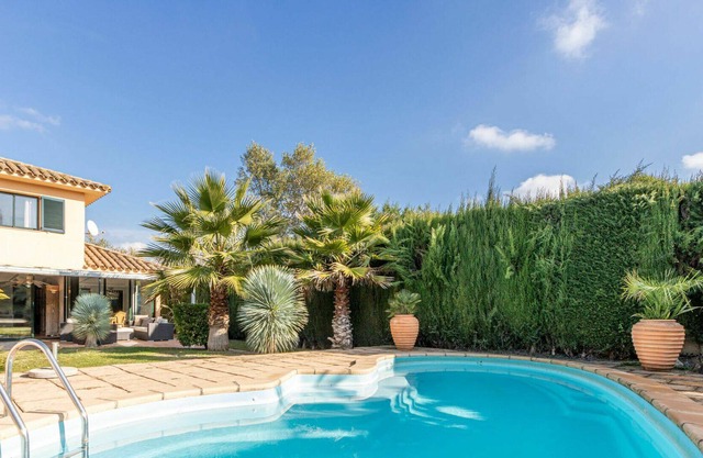 Stunning private villa for 4 guests with A/C, private pool, TV, patio and parking