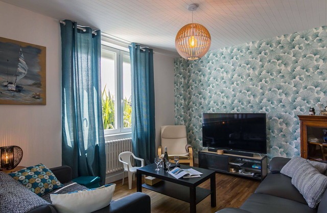 Stunning private villa for 6 people with WIFI, TV, pets allowed and parking