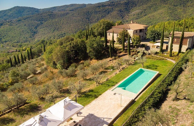Stunning private villa for 12 guests with WIFI, private pool, A/C, TV, patio and panoramic view