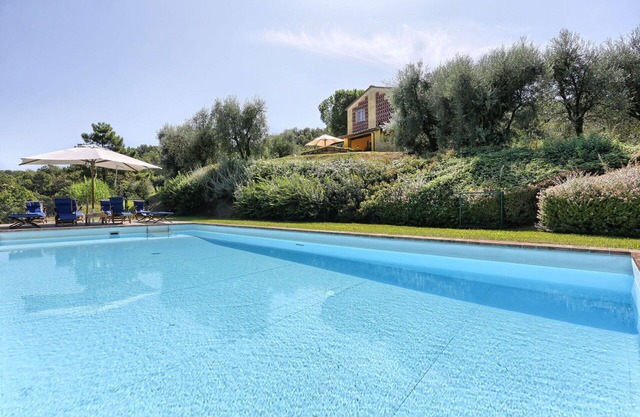 Stunning private villa with WIFI, A/C, private pool, TV, panoramic view and parking, close to Lu.