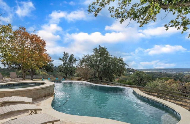 Stunning Ranch Villa With Pool - Game Room - Hot tub - Fire Pit & Gorgeous Views!