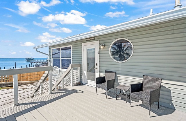 Stunning Riverfront Balcony Suite W/Private Beach Access & Event-Ready Setting ✨🌊
