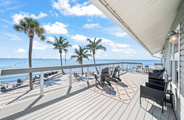 Stunning Riverfront Balcony Views! W/Private Beach Access & Perfect Setting for Events ⛱️