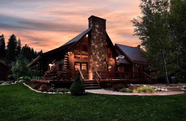 Stunning Riverside Cabin w/Private Hot Tub, Spacious Yard, Full Kitchen, Grill