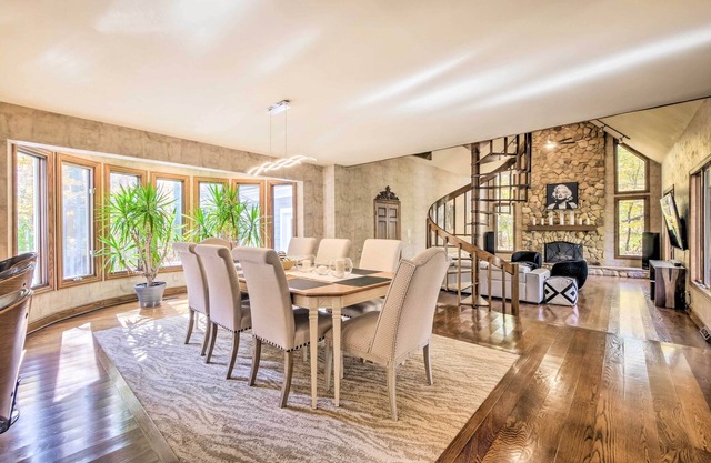 Stunning Solon Getaway ~ 20 Mi to Cleveland!