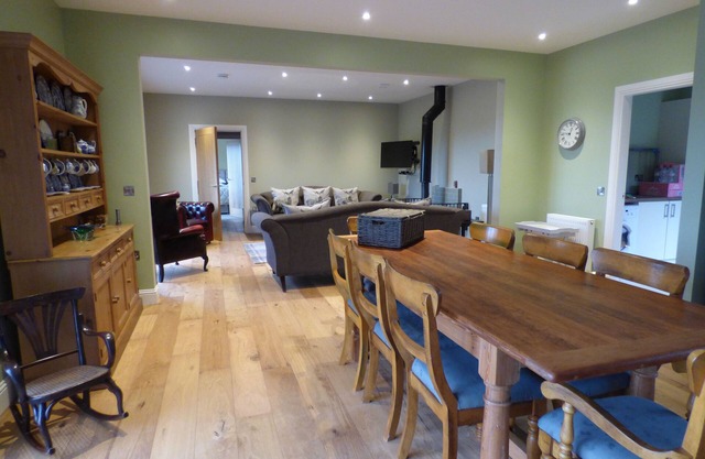 Stunning Strathview Cottage - sleeps 8 guests in 4 bedrooms