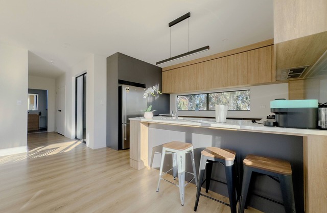 Stunning Three bedroom Unit in Forrest Hill
