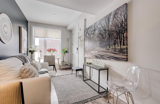 Stunning Townhouse In The Middle of Toronto