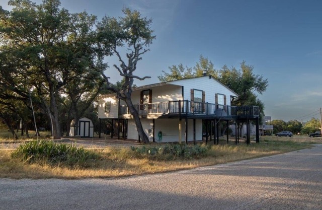 Stunning view of Canyon Lake! Game room-Fire pit-Feed deer