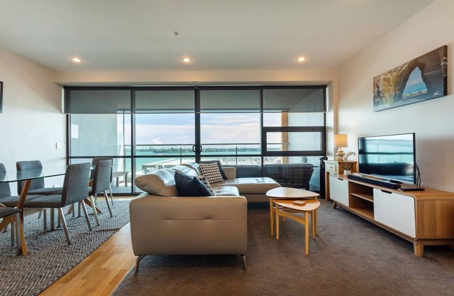 Stunning Views Central Apt