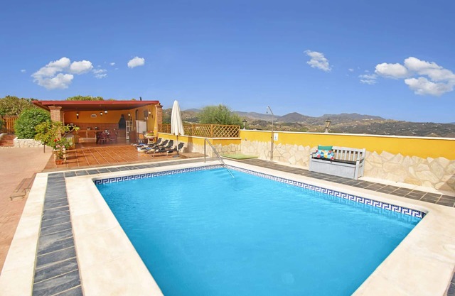 STUNNING VILLA 8P-AIRCO-15 KM FROM BEACH-POOL-SUMMERKITCHEN-VIEWS-PETS-PRIVACY