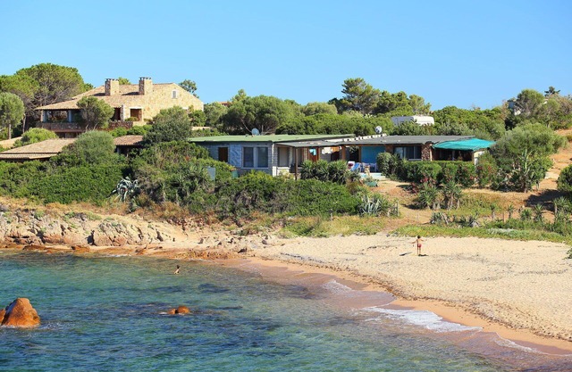 Stunning villa for 6 guests with WIFI, TV, patio and parking