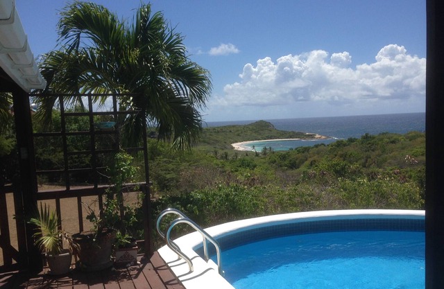 Stunning villa in unspoiled nature, with private pool, garden and sea view