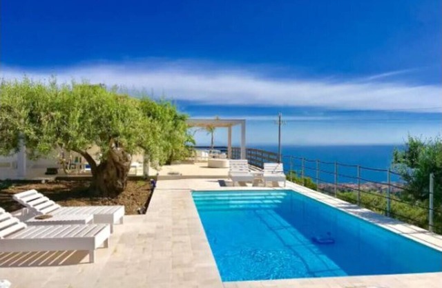 Stunning Villa Private Pool and Sea Views Minutes frm Cefalù & Beautiful Beaches
