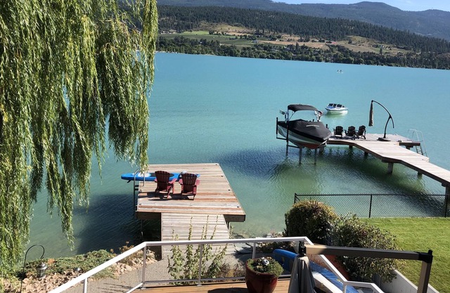 Stunning Waterfront on Vernon's Kalamalka Lake w 3 Bedrooms