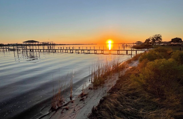 Stunning Waterfront View and Quiet Getaway on Intracoastal Waterway