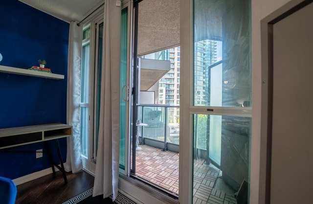 Stylish 1 BR 1 BATH Apartment in Downtown Toronto