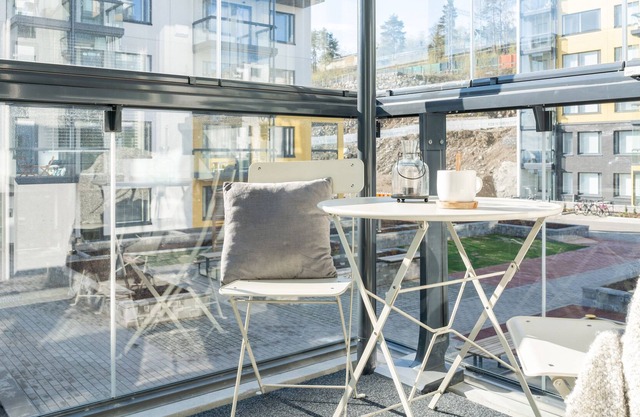 Stylish 1br with balcony in new building